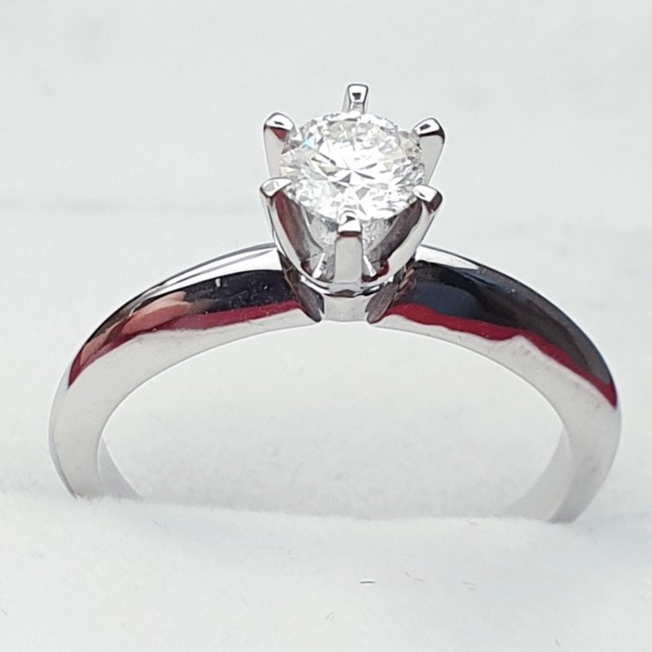 Кольцо Deimantas 95774370 16,51р 2,6гр 0,46ct. купить,NaN