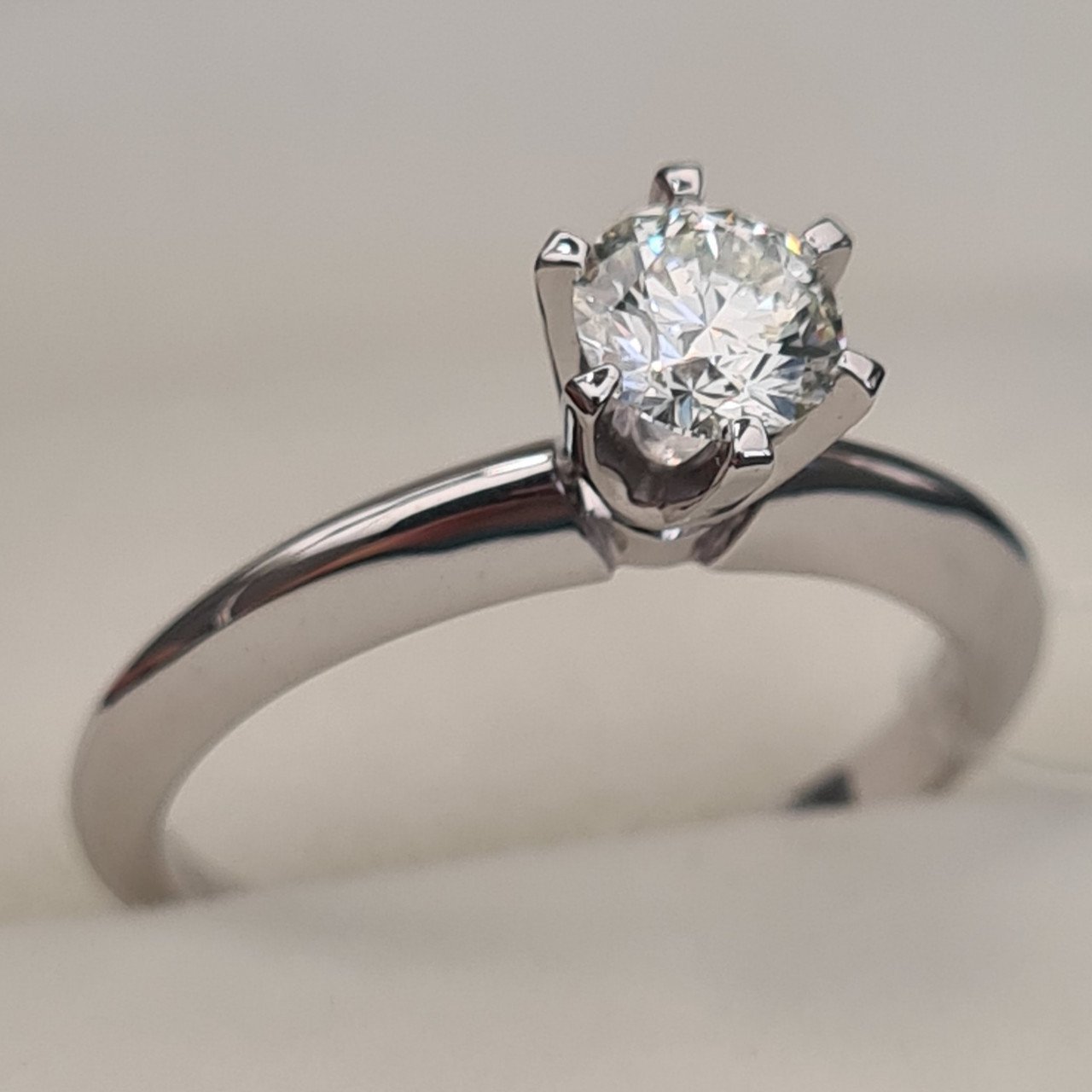 Кольцо Deimantas 95774388 16,51р 2,7гр 0,48ct. купить,NaN