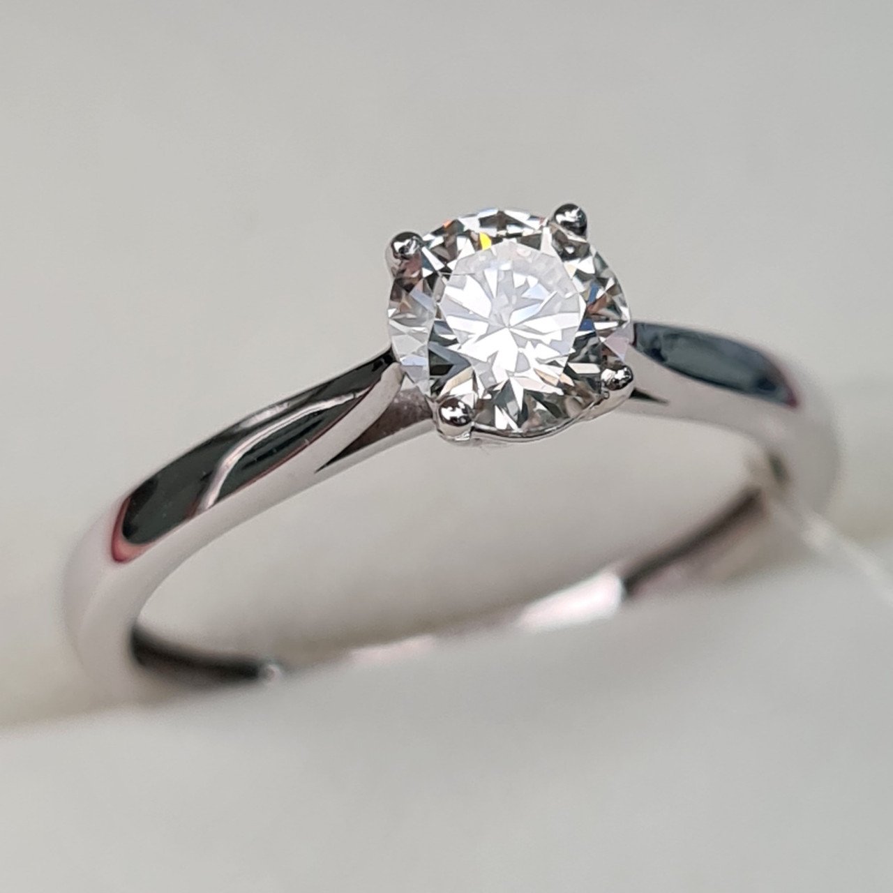 Кольцо Deimantas 92063490 16,5р 1,76гр 0,51ct. купить,NaN