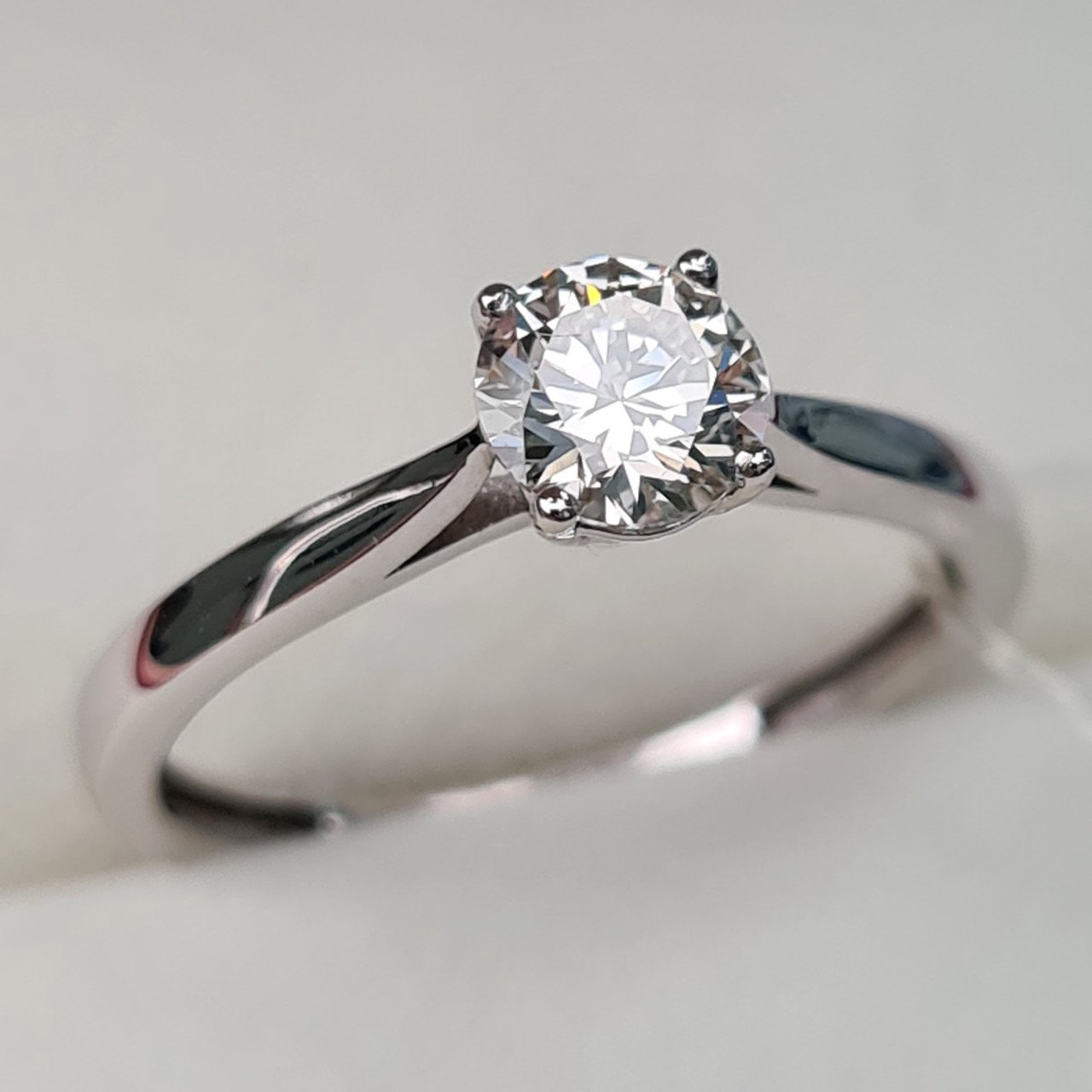 Кольцо Deimantas 92063490 16,5р 1,76гр 0,51ct. купить,NaN