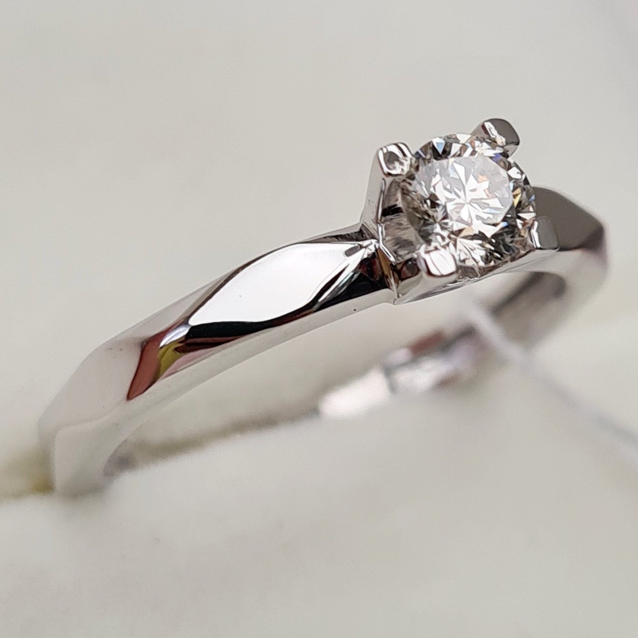 Кольцо Deimantas 92063258 16,5р 2,59гр 0,27ct. купить,NaN