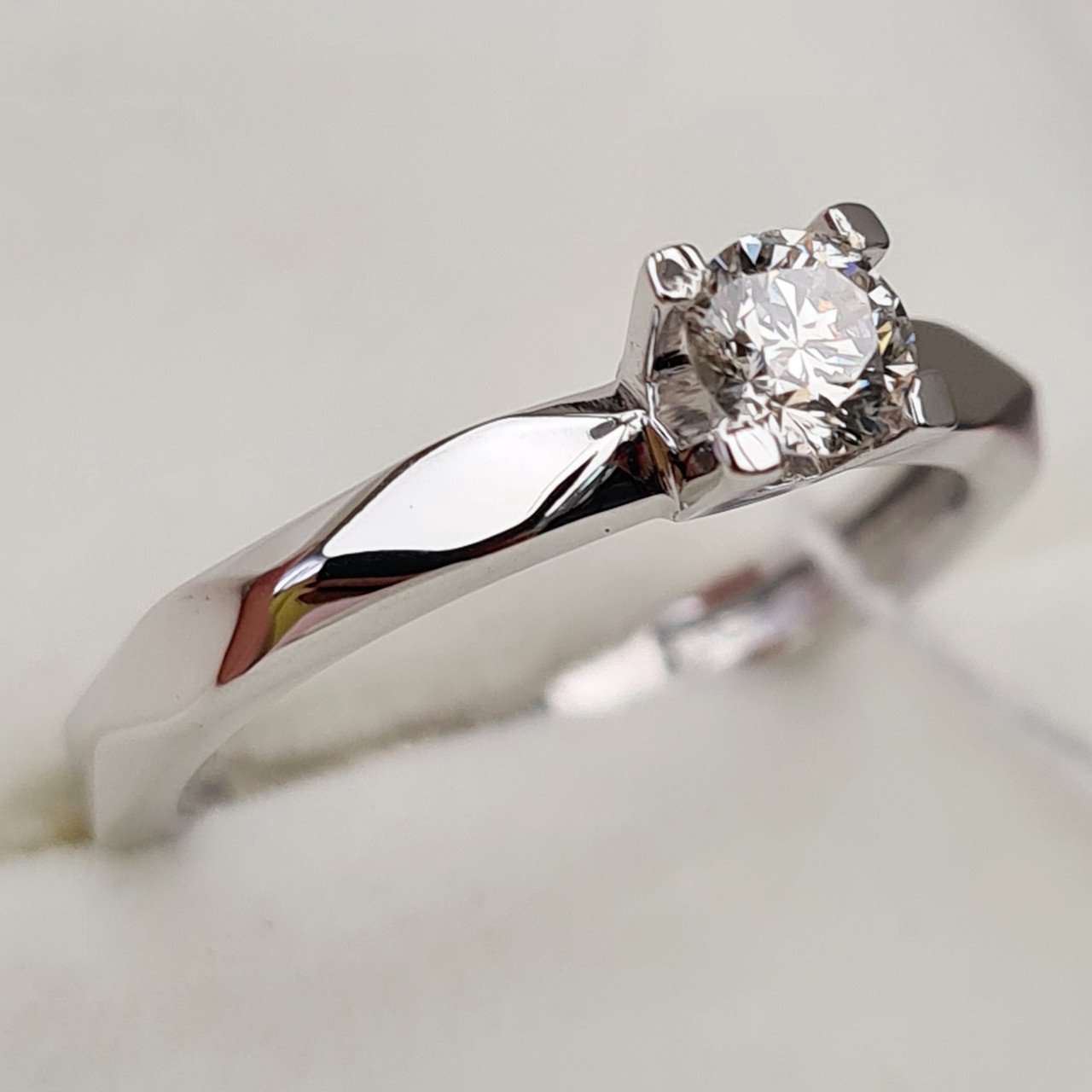 Кольцо Deimantas 92063258 16,5р 2,59гр 0,27ct. купить,NaN