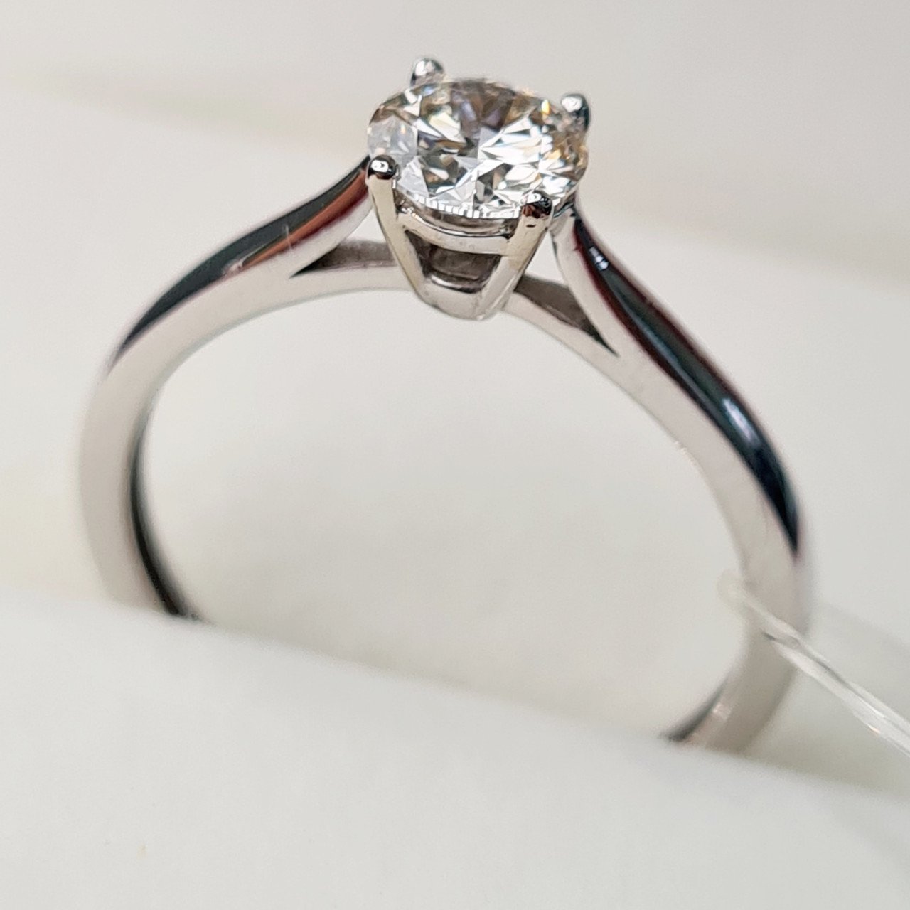 Кольцо Deimantas 92063490 16,5р 1,76гр 0,51ct. купить,NaN