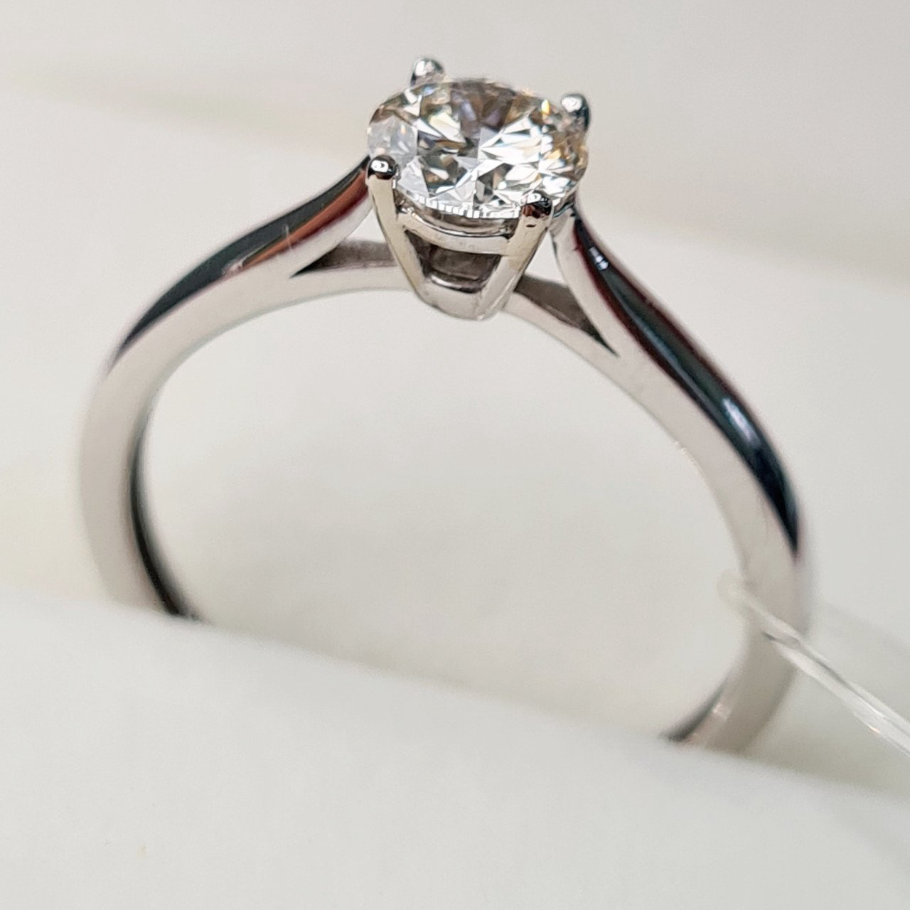 Кольцо Deimantas 92063490 16,5р 1,76гр 0,51ct. купить,NaN