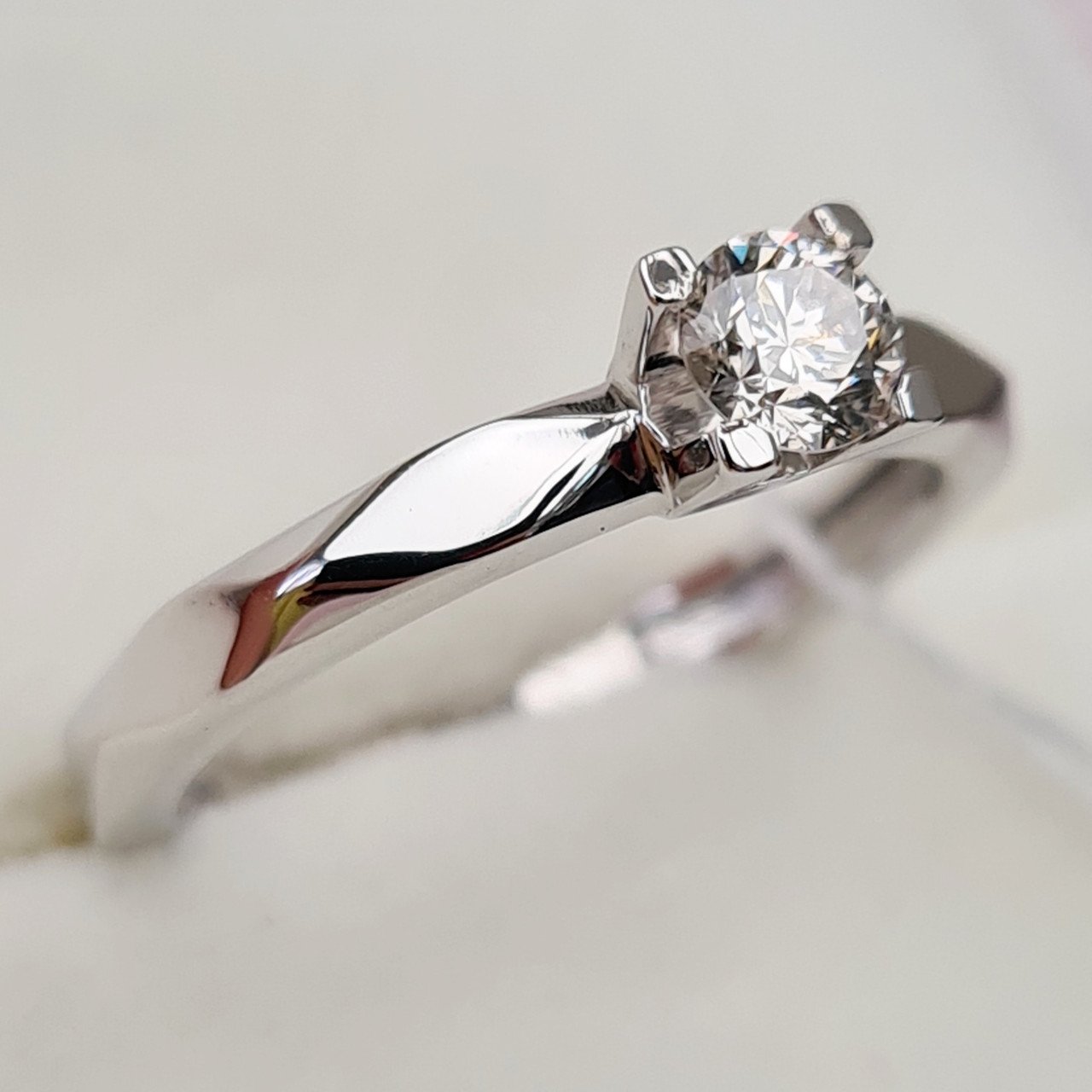Кольцо Deimantas 92063258 16,5р 2,59гр 0,27ct. купить,NaN