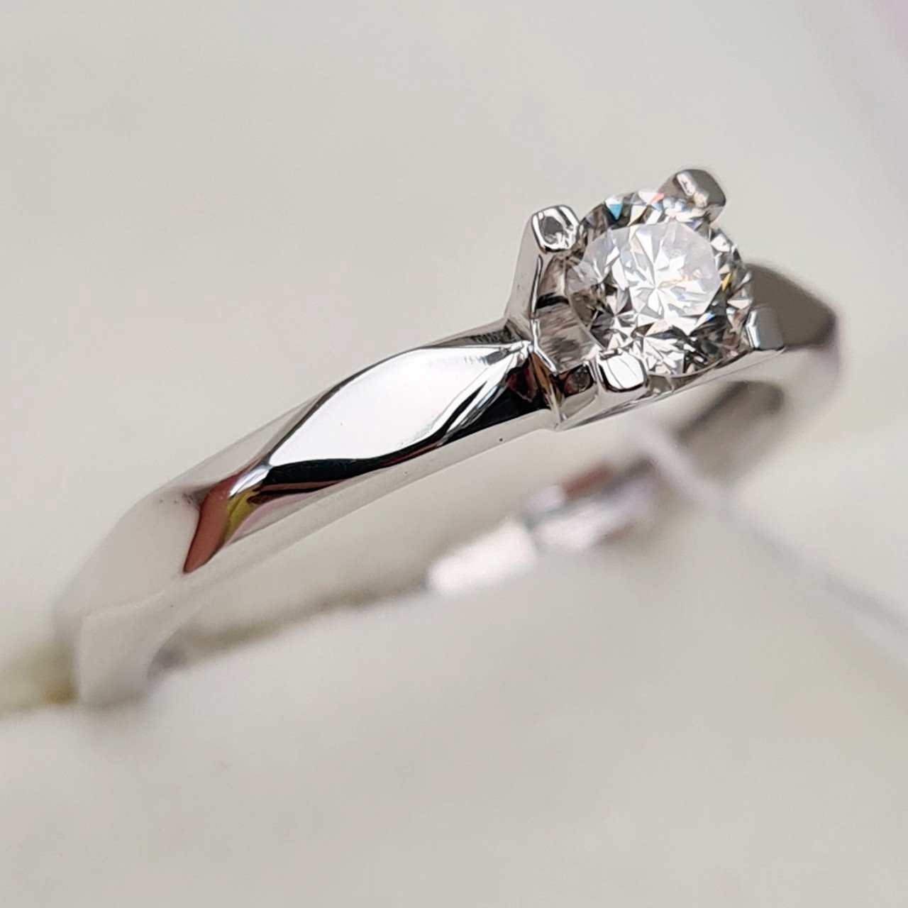 Кольцо Deimantas 92063258 16,5р 2,59гр 0,27ct. купить,NaN
