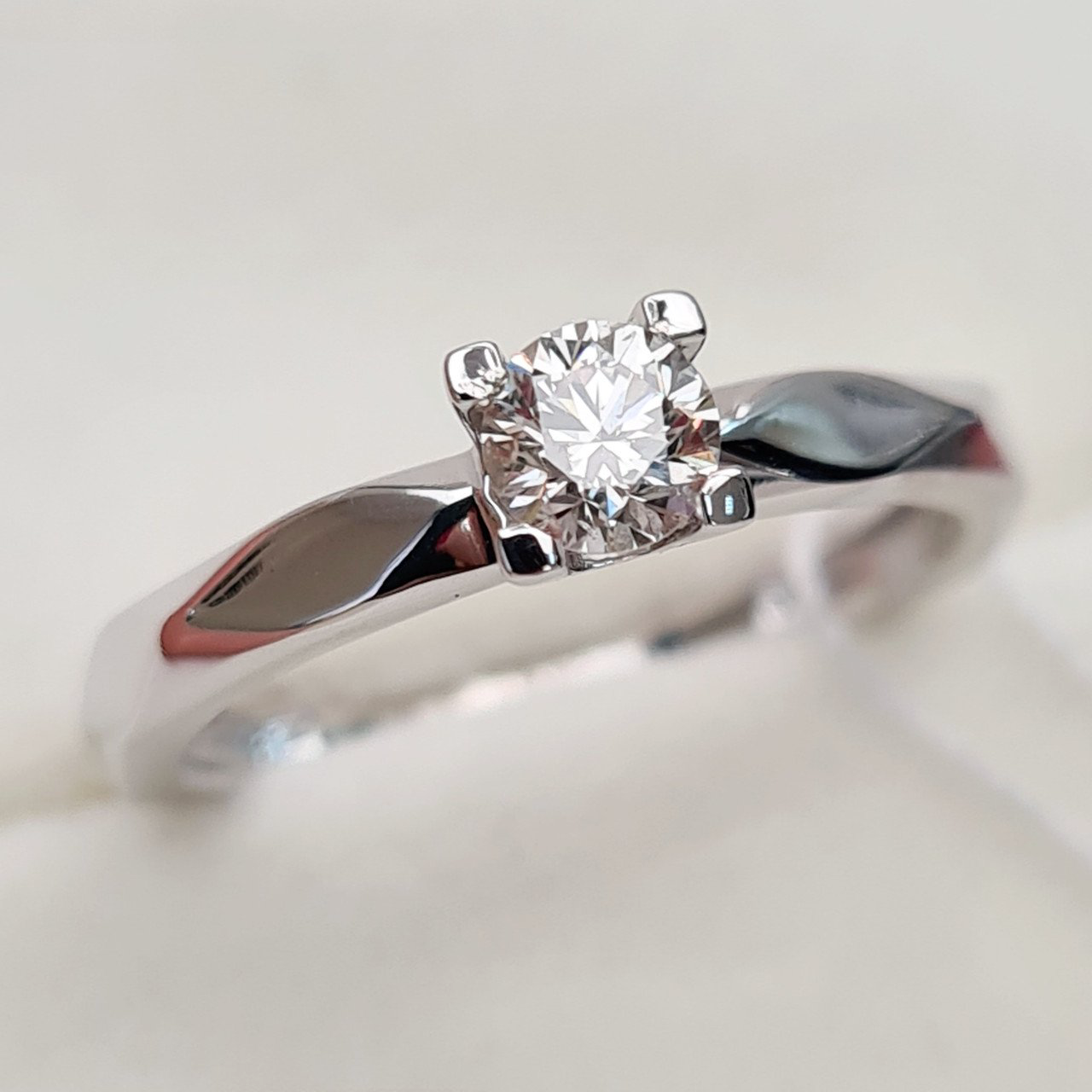Кольцо Deimantas 92063258 16,5р 2,59гр 0,27ct. купить,NaN
