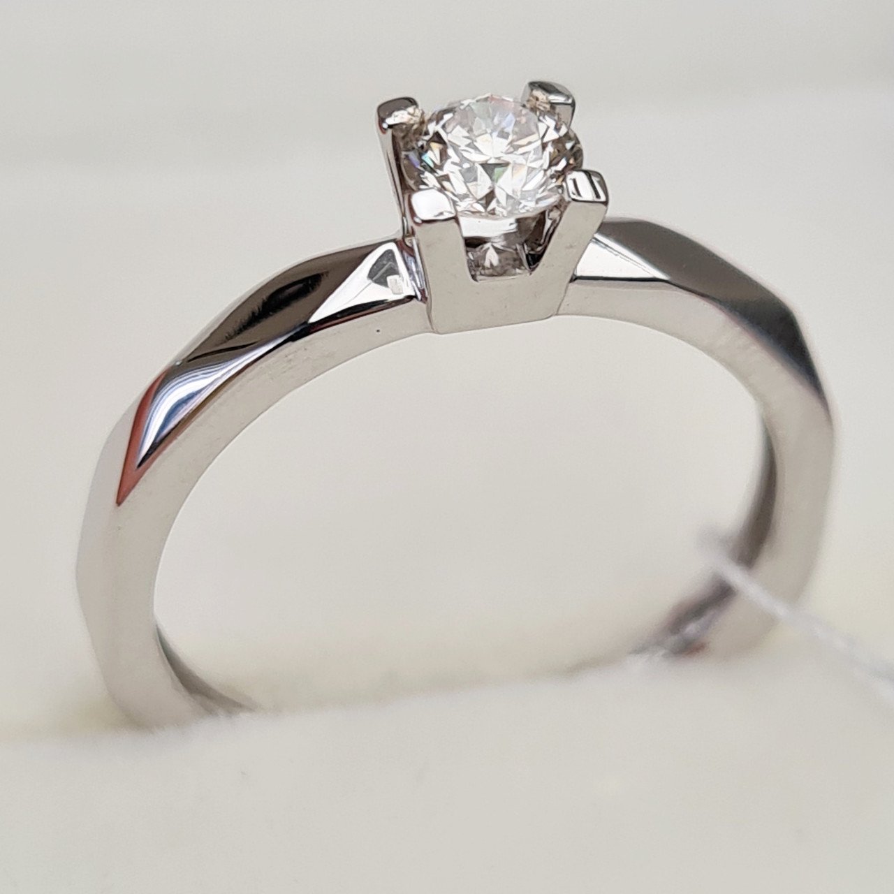 Кольцо Deimantas 92063258 16,5р 2,59гр 0,27ct. купить,NaN