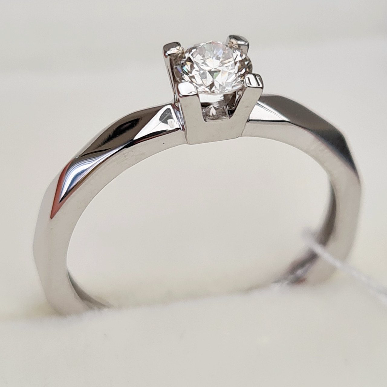 Кольцо Deimantas 92063258 16,5р 2,59гр 0,27ct. купить,NaN