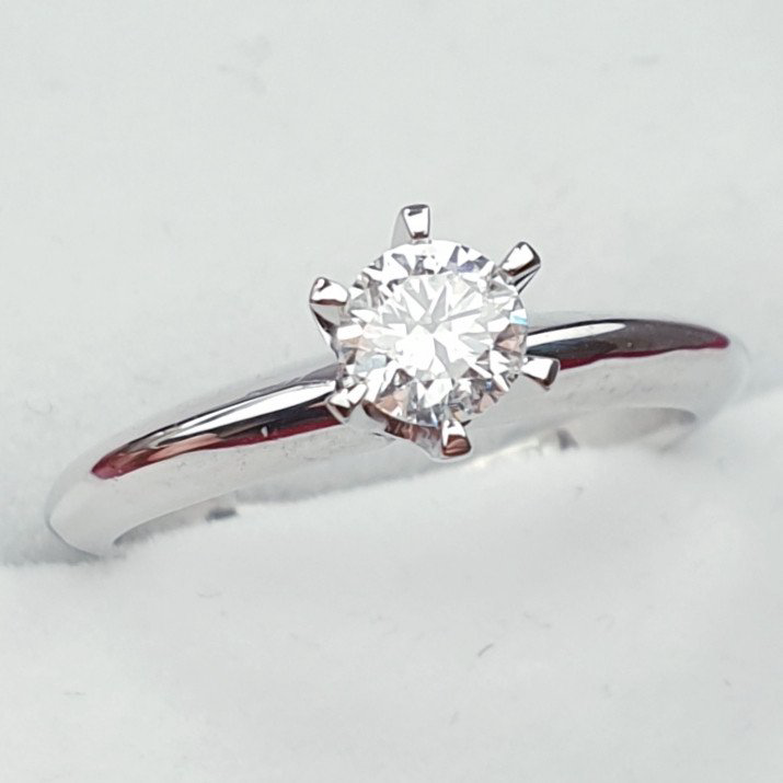 Кольцо Deimantas 95774410 16,51р 2,58гр 0,46ct. купить,NaN