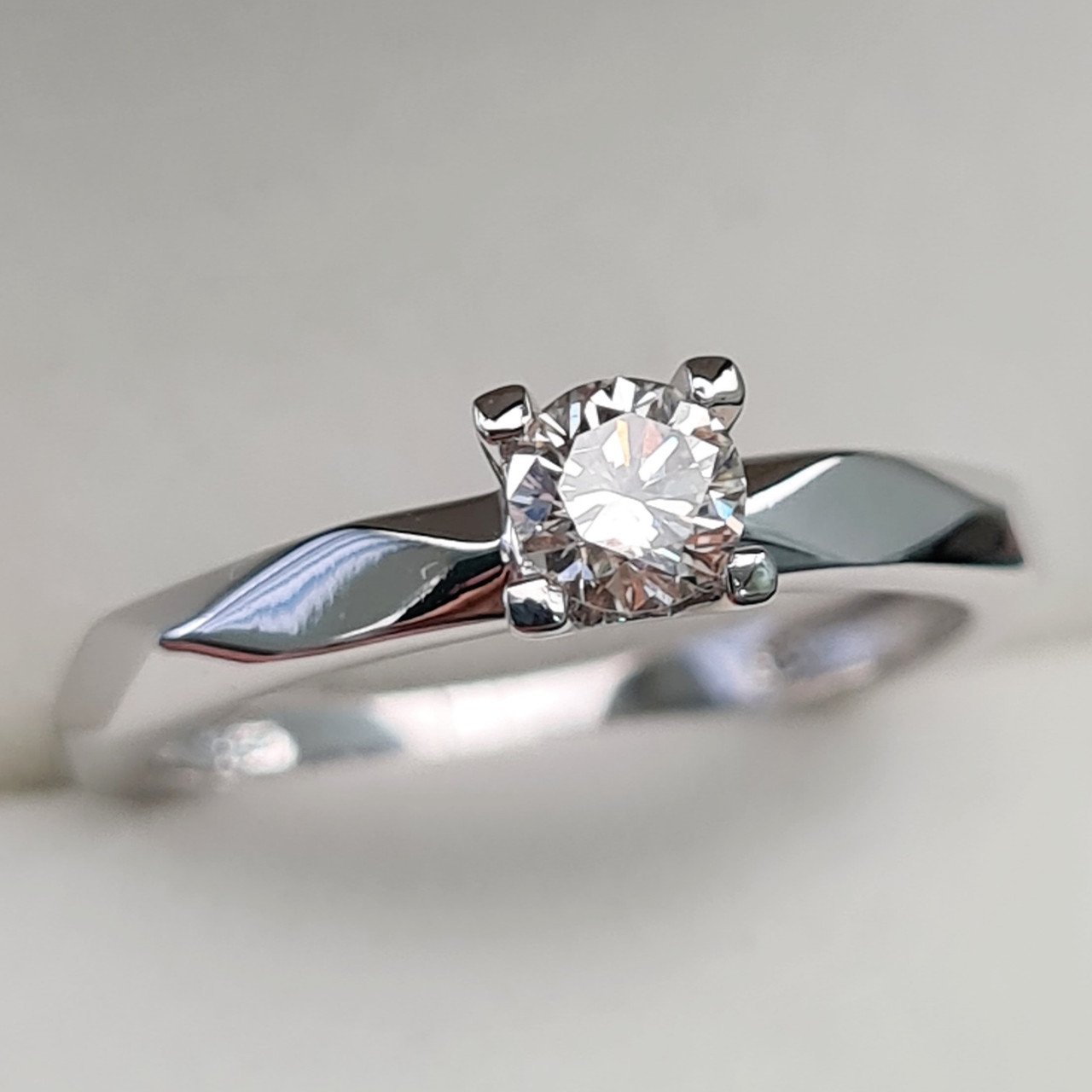 Кольцо Deimantas 92397371 16,5р 2,44гр 0,30ct. купить,NaN