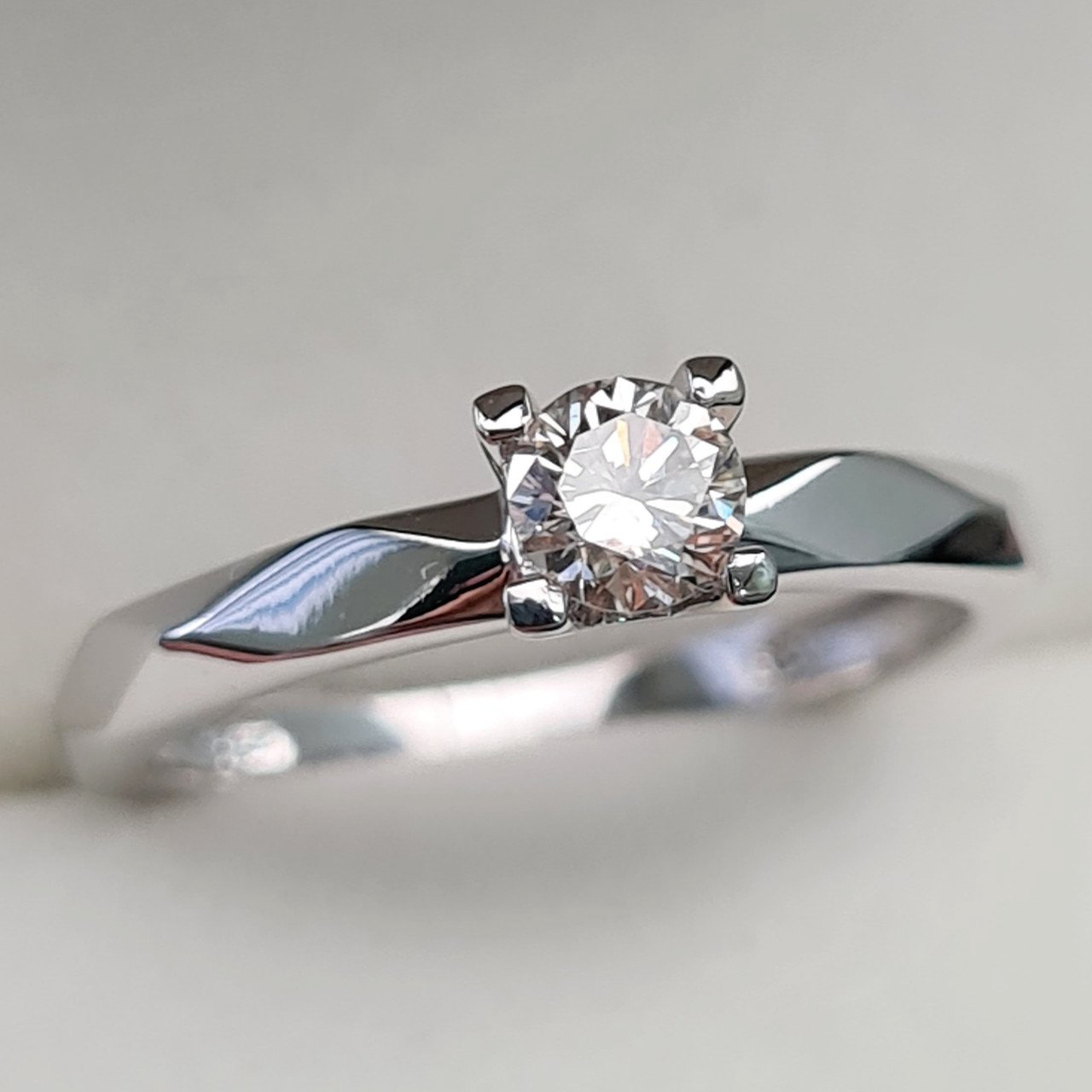 Кольцо Deimantas 92397371 16,5р 2,44гр 0,30ct. купить,NaN