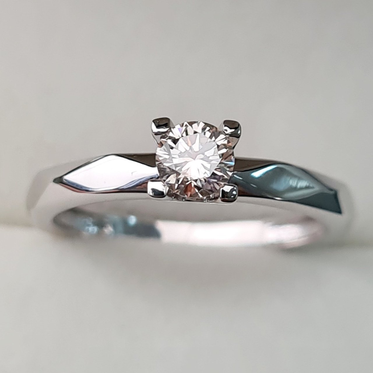 Кольцо Deimantas 92397371 16,5р 2,44гр 0,30ct. купить,NaN