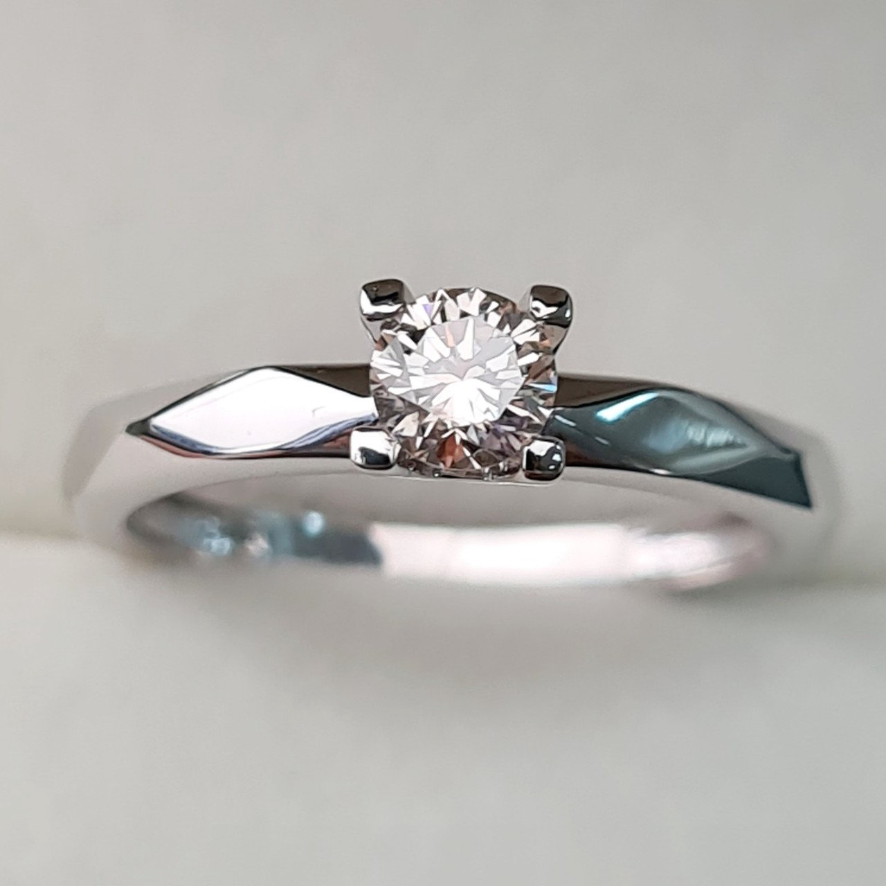 Кольцо Deimantas 92397371 16,5р 2,44гр 0,30ct. купить,NaN