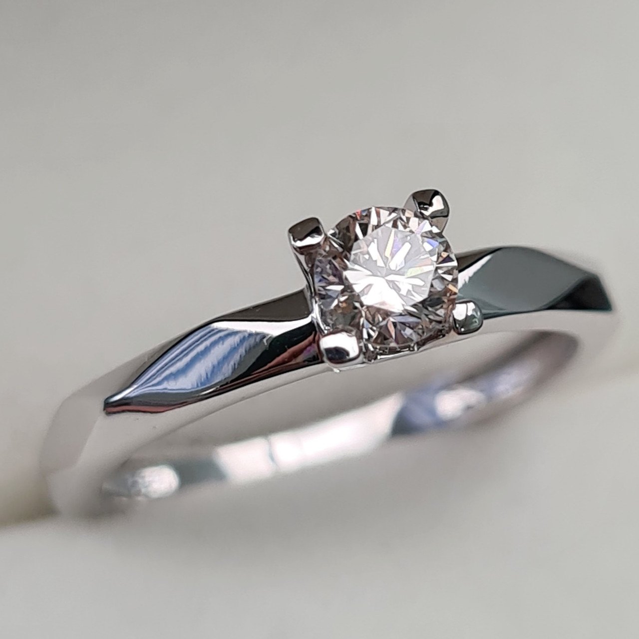 Кольцо Deimantas 92397371 16,5р 2,44гр 0,30ct. купить,NaN