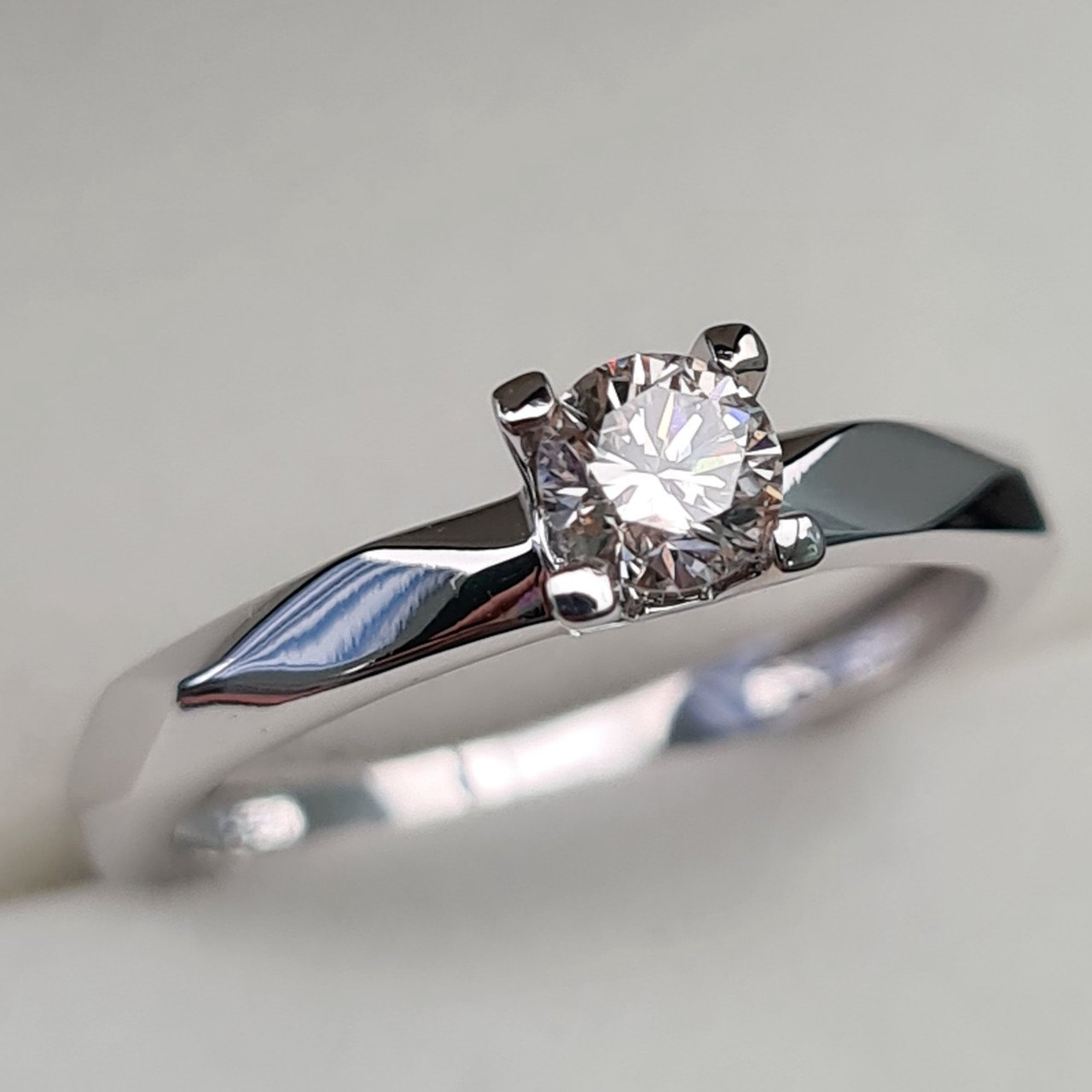 Кольцо Deimantas 92397371 16,5р 2,44гр 0,30ct. купить,NaN