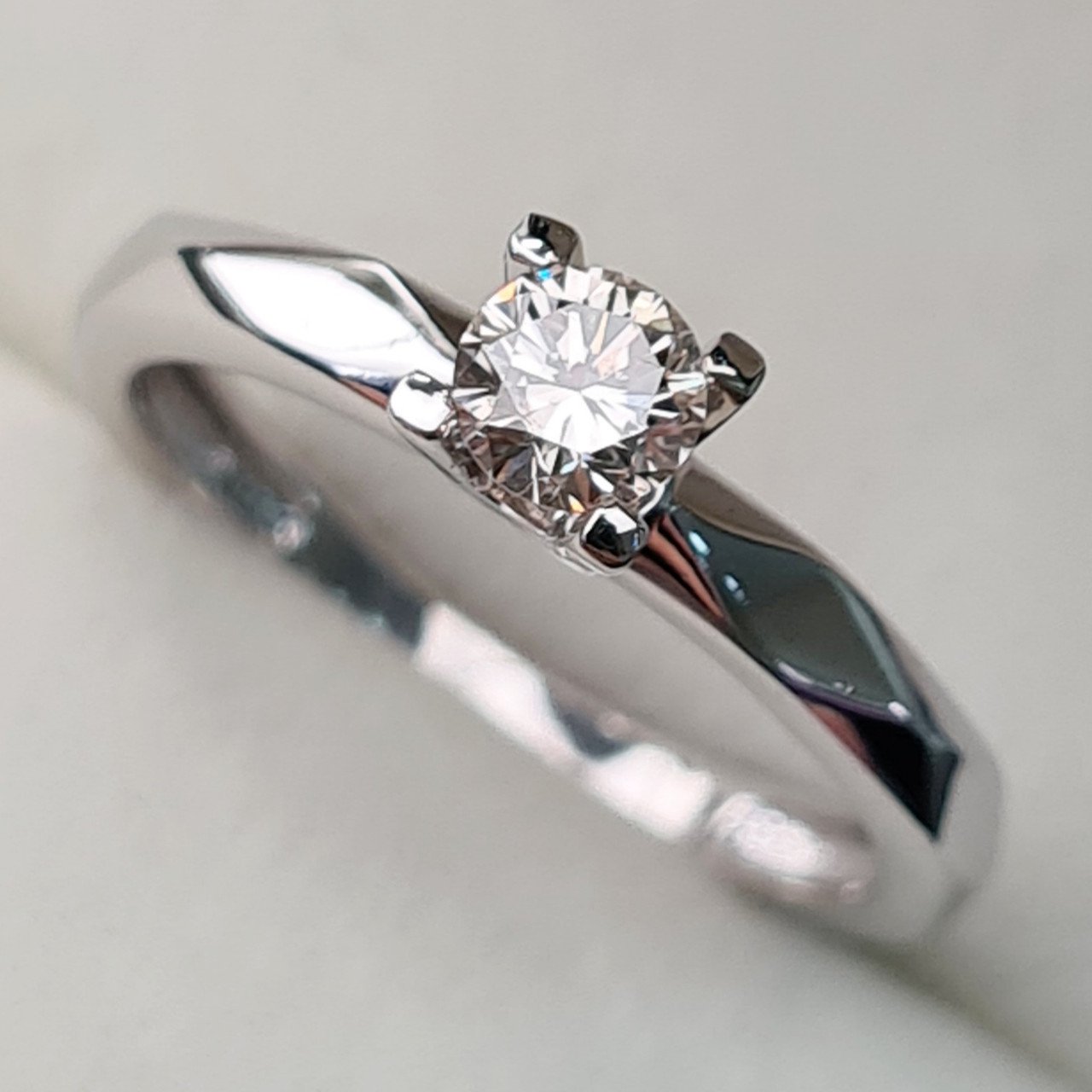 Кольцо Deimantas 92397371 16,5р 2,44гр 0,30ct. купить,NaN