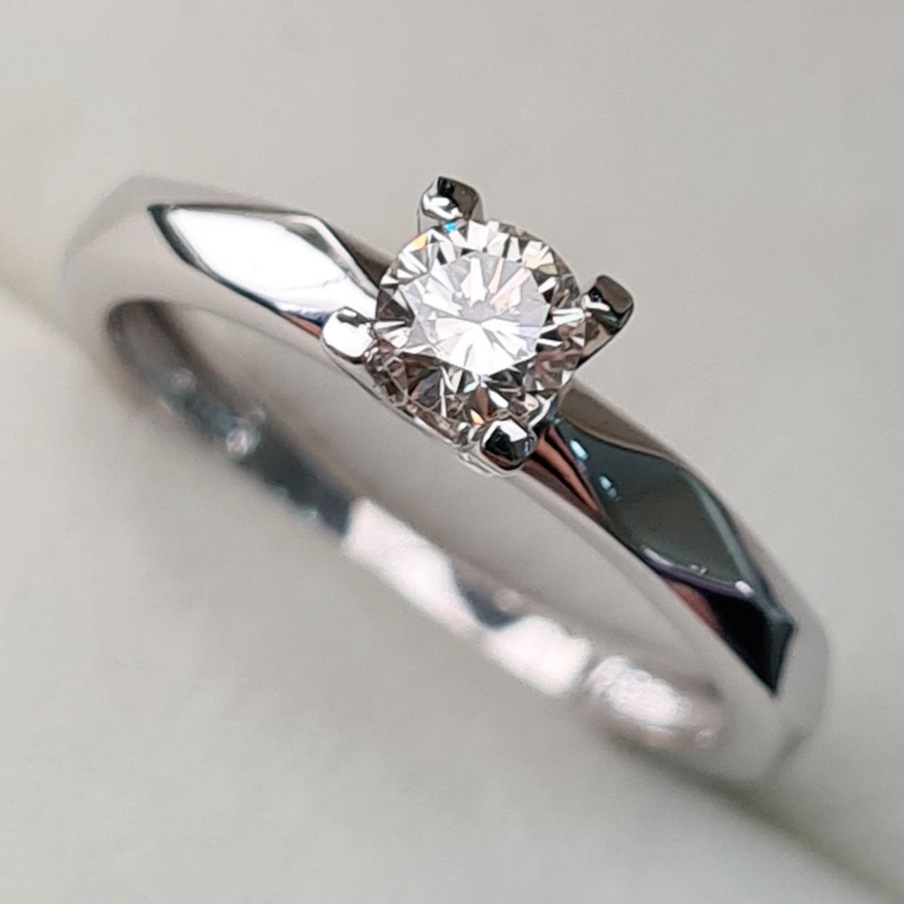 Кольцо Deimantas 92397371 16,5р 2,44гр 0,30ct. купить,NaN