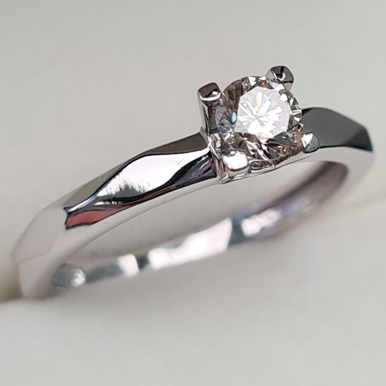 Кольцо Deimantas 92397371 16,5р 2,44гр 0,30ct. купить,NaN