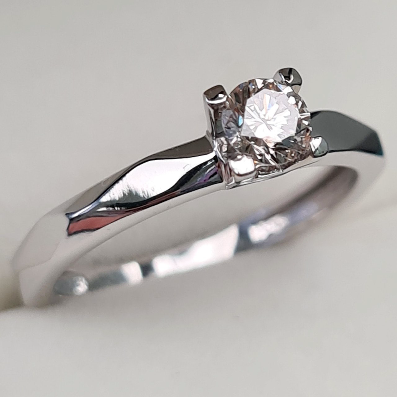 Кольцо Deimantas 92397371 16,5р 2,44гр 0,30ct. купить,NaN