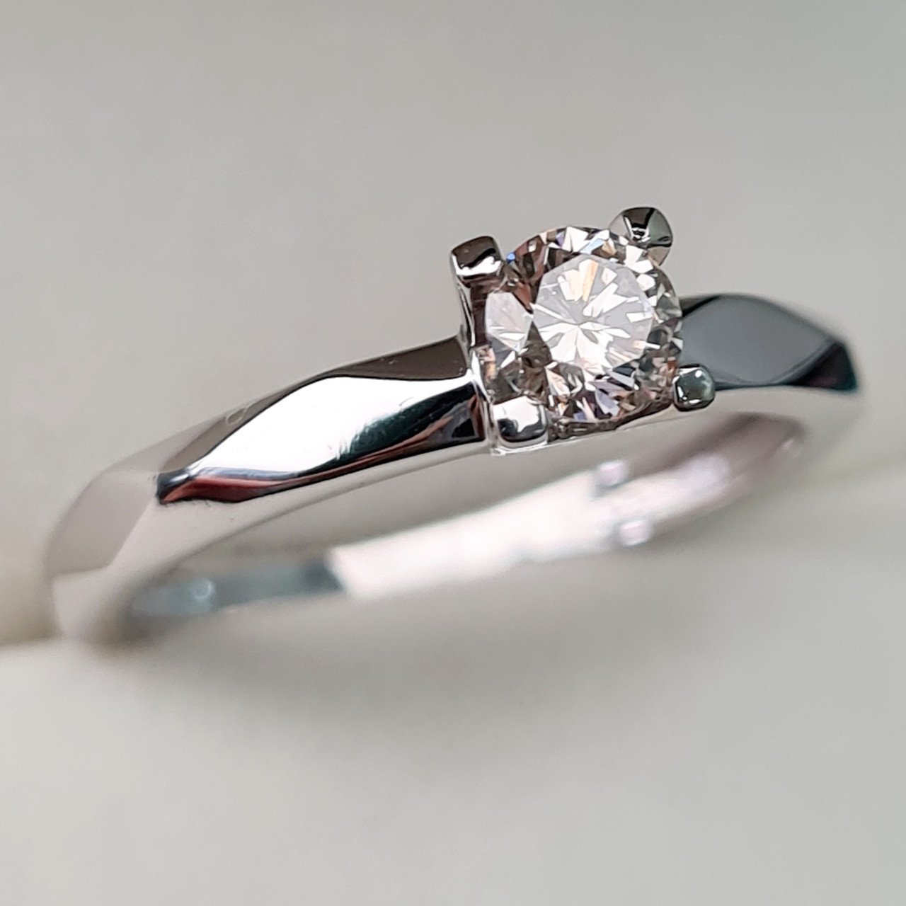 Кольцо Deimantas 92397371 16,5р 2,44гр 0,30ct. купить,NaN