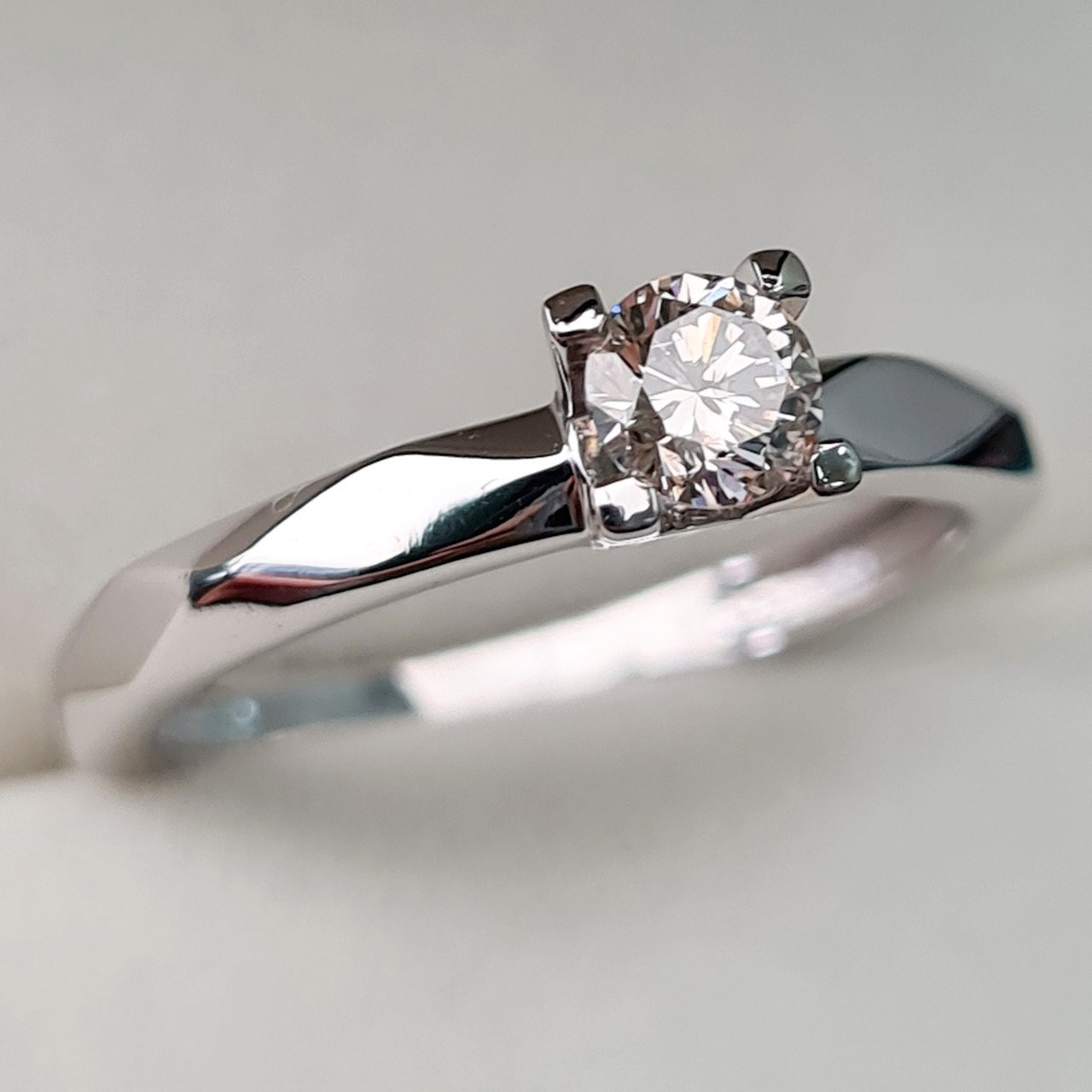 Кольцо Deimantas 92397371 16,5р 2,44гр 0,30ct. купить,NaN