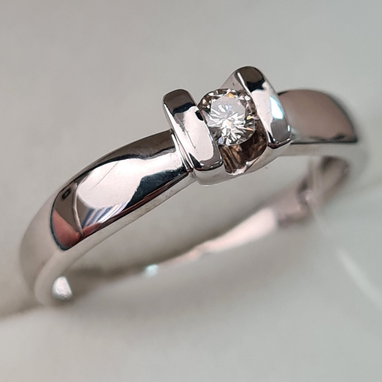Кольцо Deimantas 92604871 17р 2,35гр 0,10ct. купить,NaN