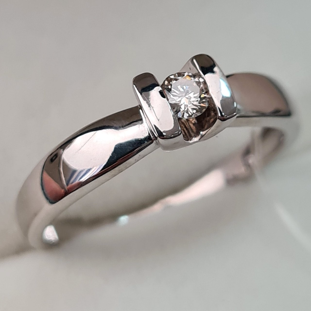 Кольцо Deimantas 92604871 17р 2,35гр 0,10ct. купить,NaN