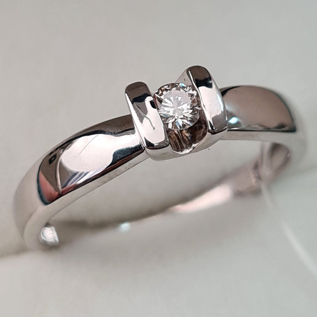 Кольцо Deimantas 92604871 17р 2,35гр 0,10ct. купить,NaN