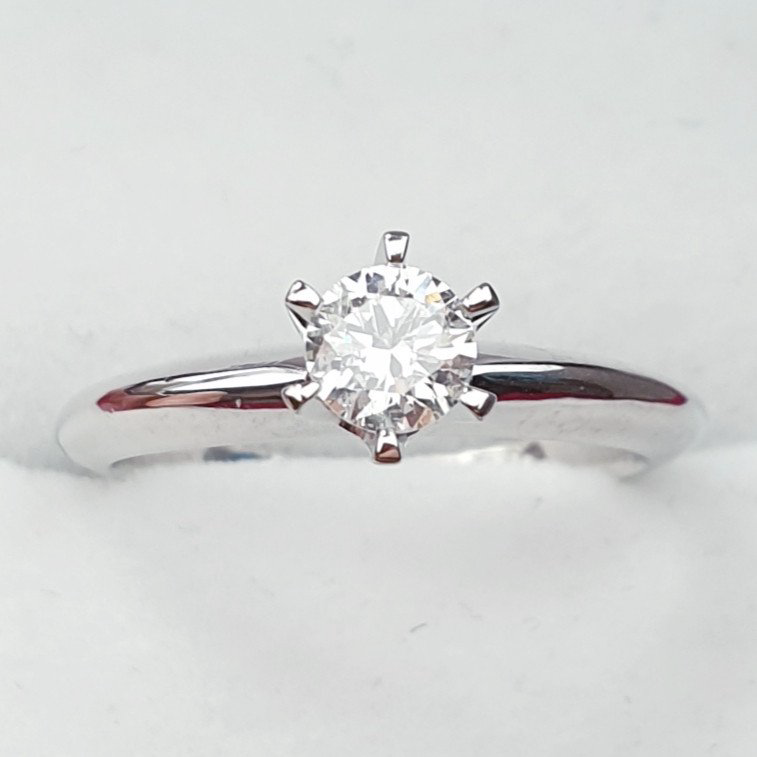 Кольцо Deimantas 95774415 16,51р 2,72гр 0,46ct. купить,NaN