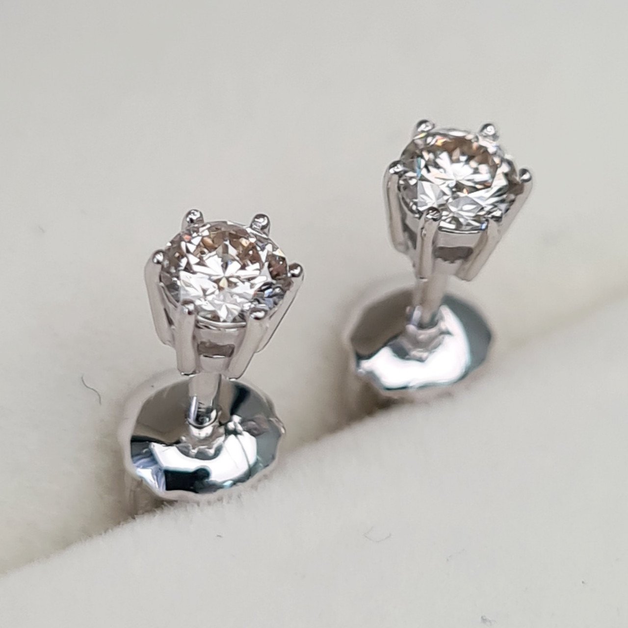 Серьги Deimantas 1,01гр 0,30ct. купить,NaN