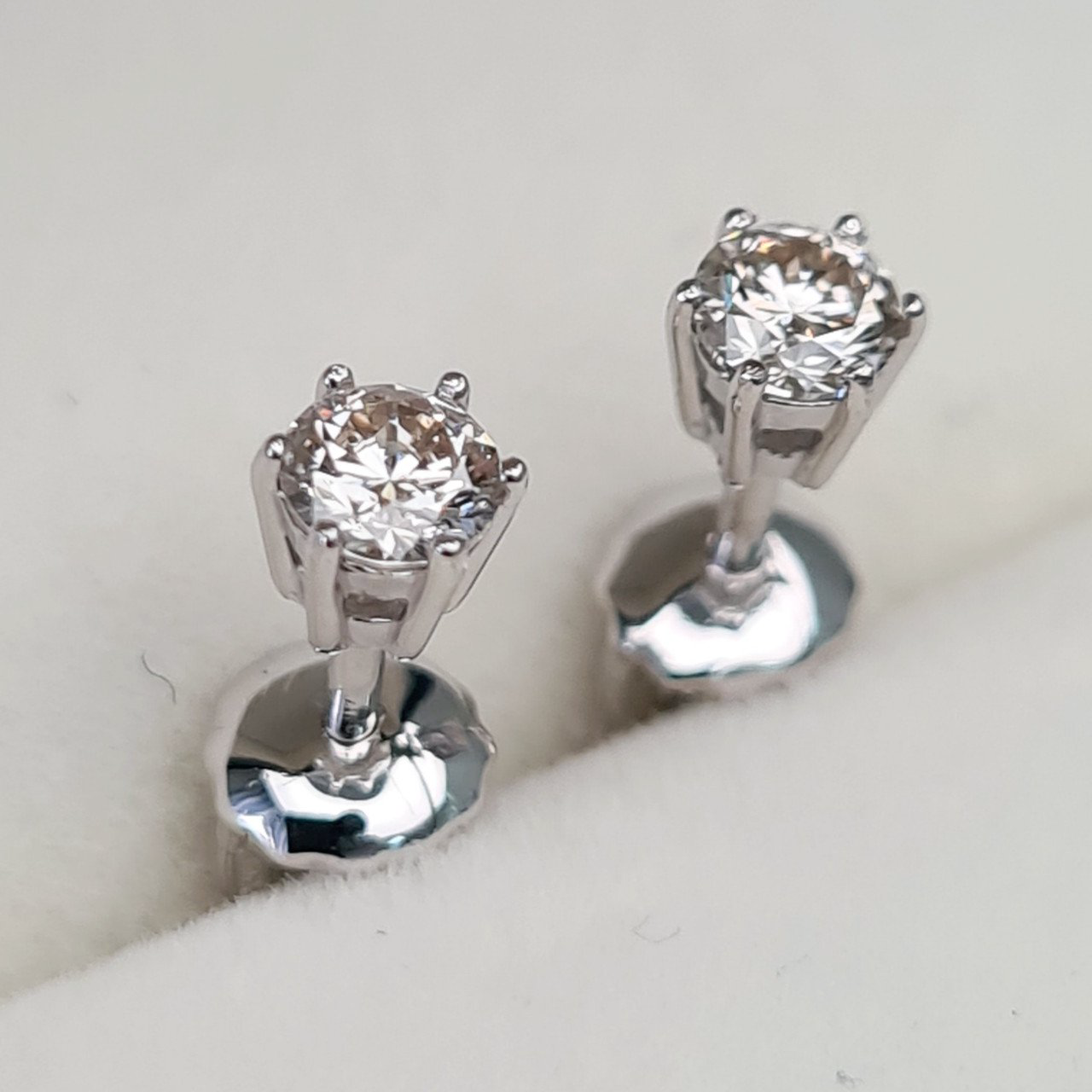 Серьги Deimantas 1,01гр 0,30ct. купить,NaN