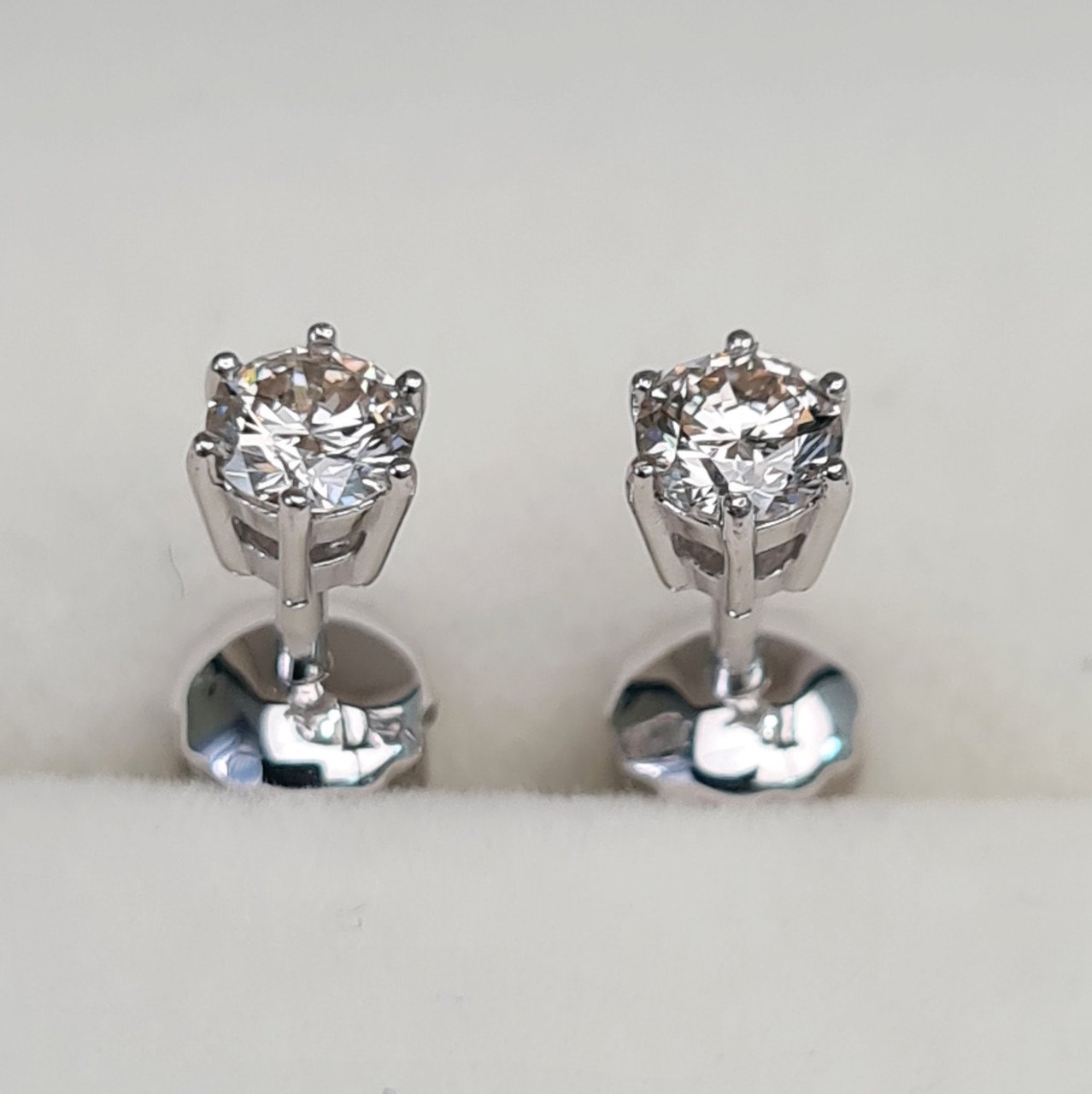 Серьги Deimantas 1,01гр 0,30ct. купить,NaN
