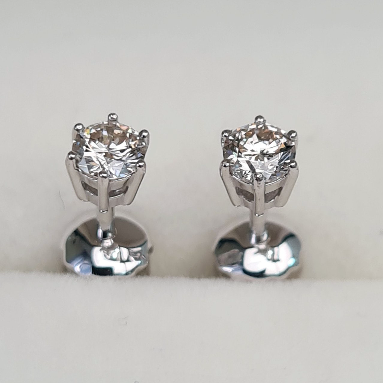Серьги Deimantas 1,01гр 0,30ct. купить,NaN