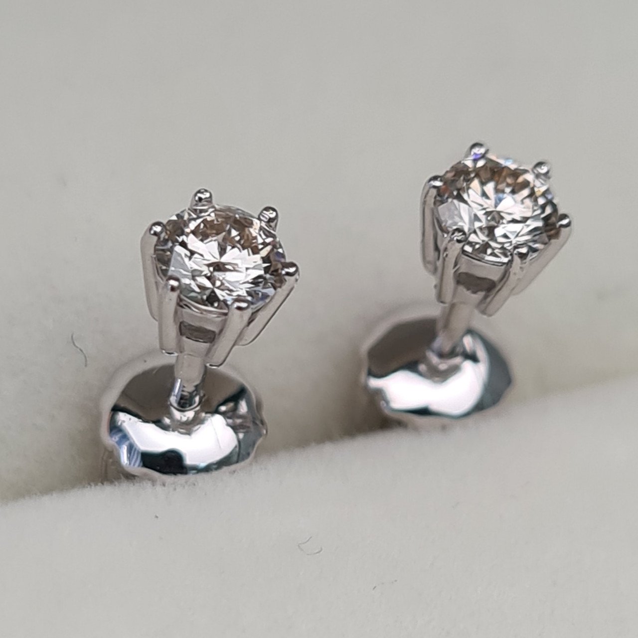 Серьги Deimantas 1,01гр 0,30ct. купить,NaN