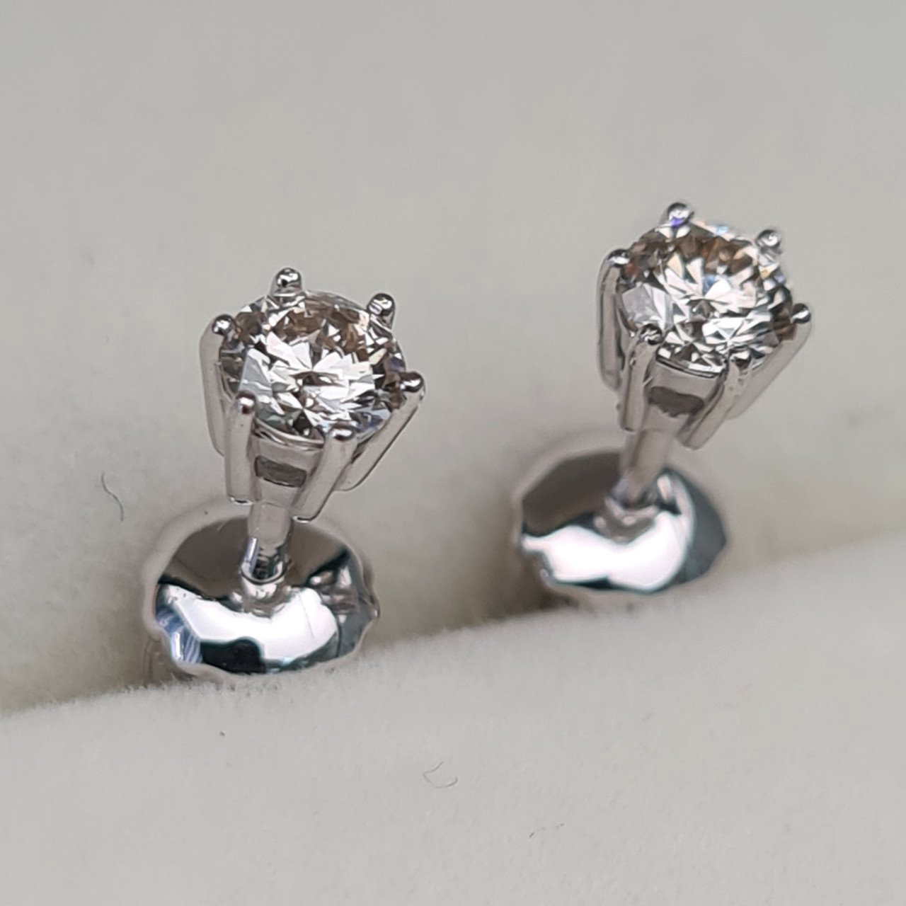 Серьги Deimantas 1,01гр 0,30ct. купить,NaN