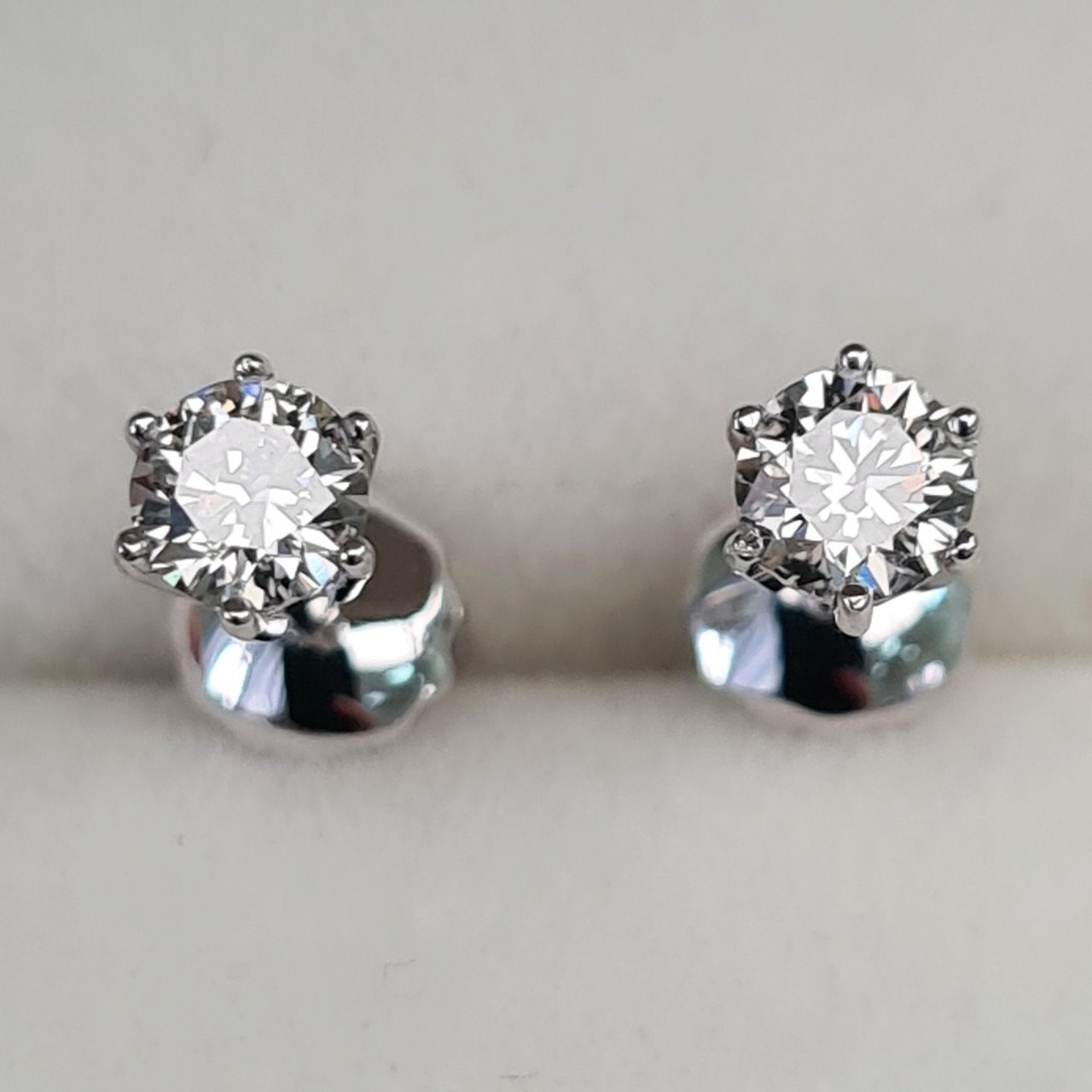 Серьги Deimantas 1,01гр 0,30ct. купить,NaN