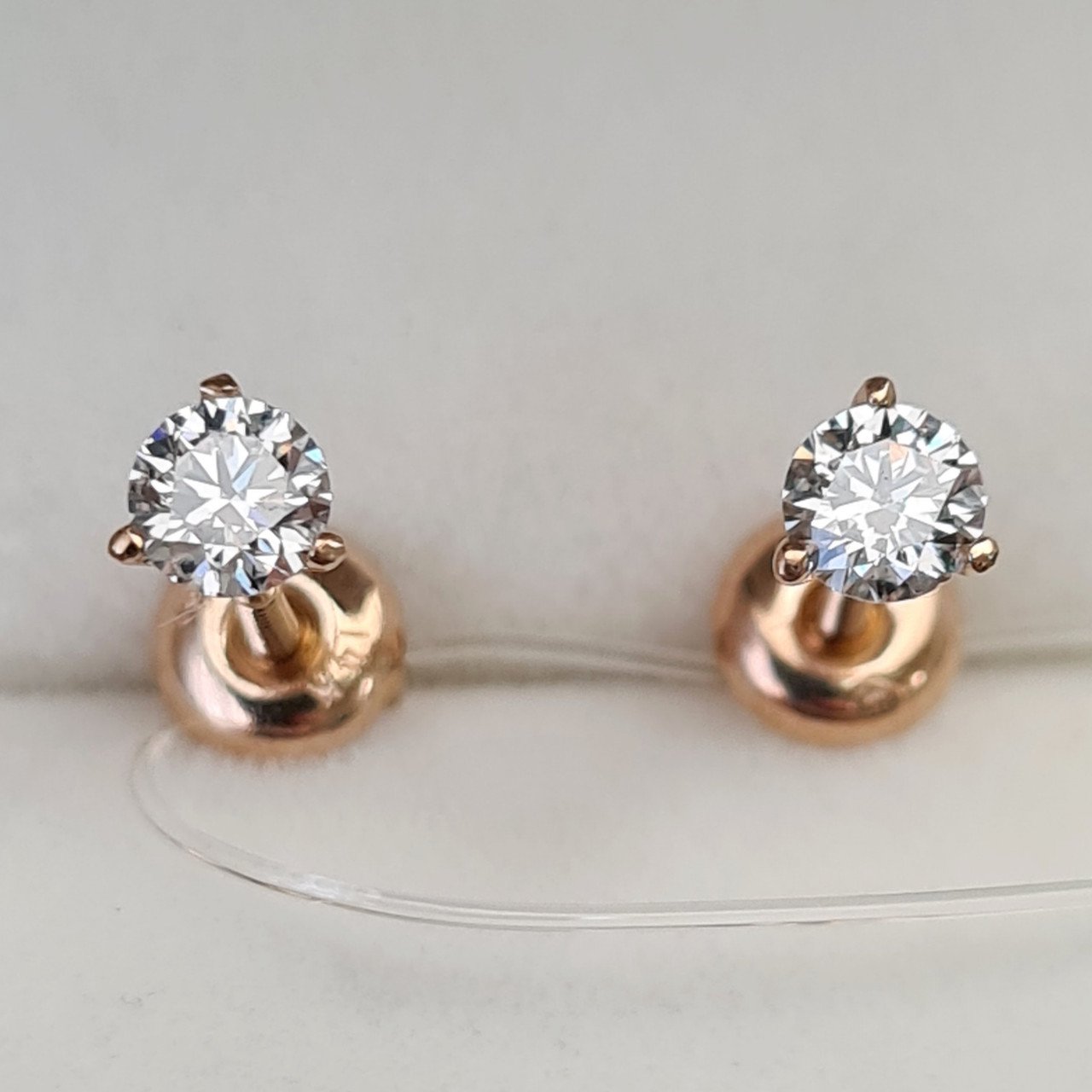 Серьги Deimantas 92605309 0,71гр 0,40ct. купить,NaN