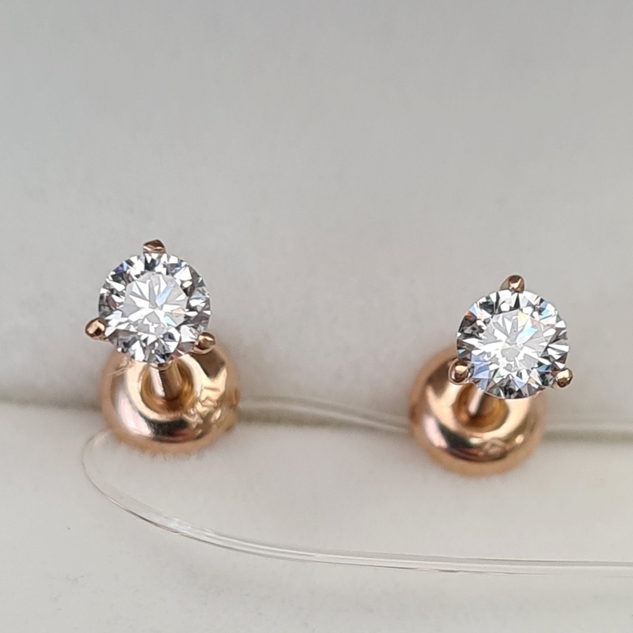 Серьги Deimantas 92605309 0,71гр 0,40ct. купить,NaN