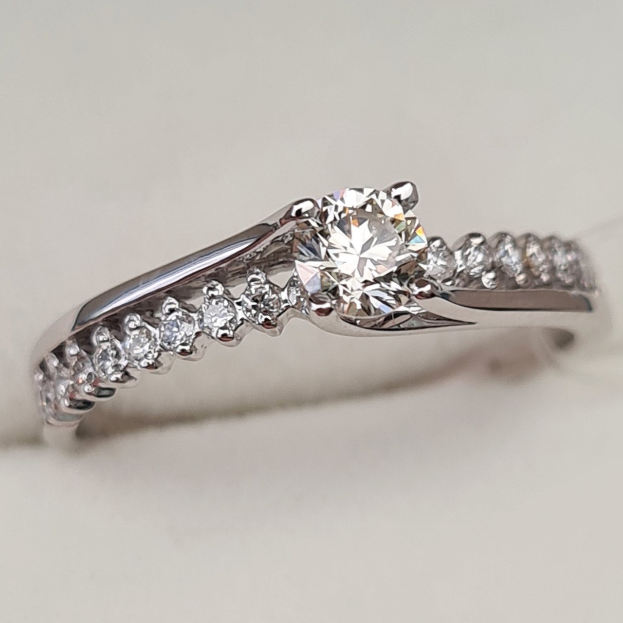 Кольцо Deimantas 92605219 18р 2,12гр 0,45ct. купить,NaN