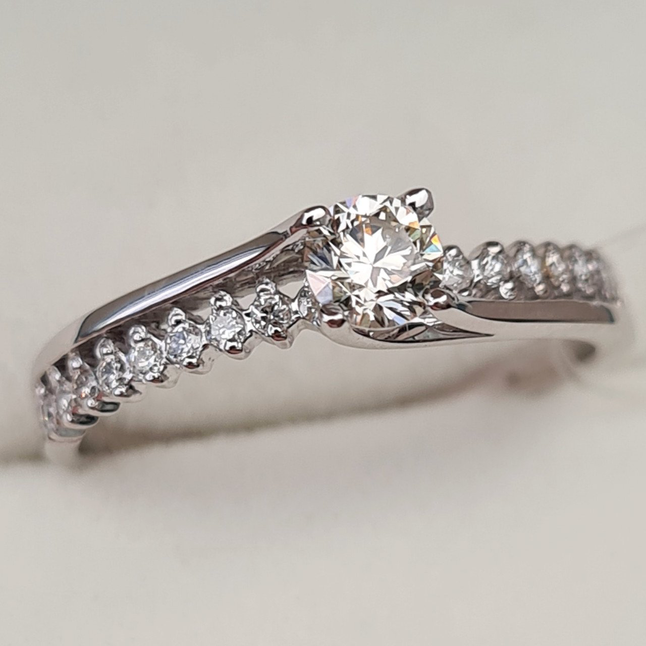 Кольцо Deimantas 92605219 18р 2,12гр 0,45ct. купить,NaN