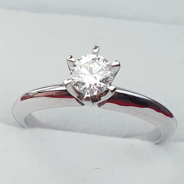 Кольцо Deimantas 95774445 16,51р 2,6гр 0,46ct. купить,NaN