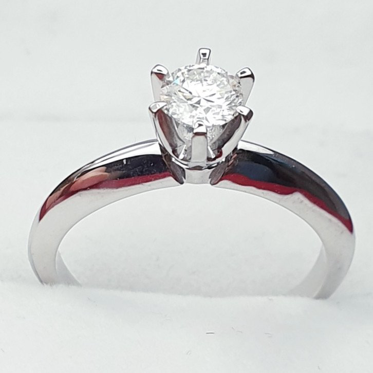 Кольцо Deimantas 95774445 16,51р 2,6гр 0,46ct. купить,NaN