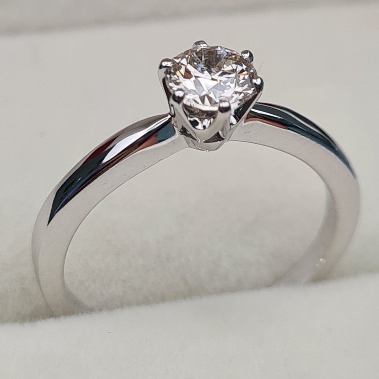 Кольцо Deimantas 97382753 17р 2,18гр 0,45ct. купить,NaN