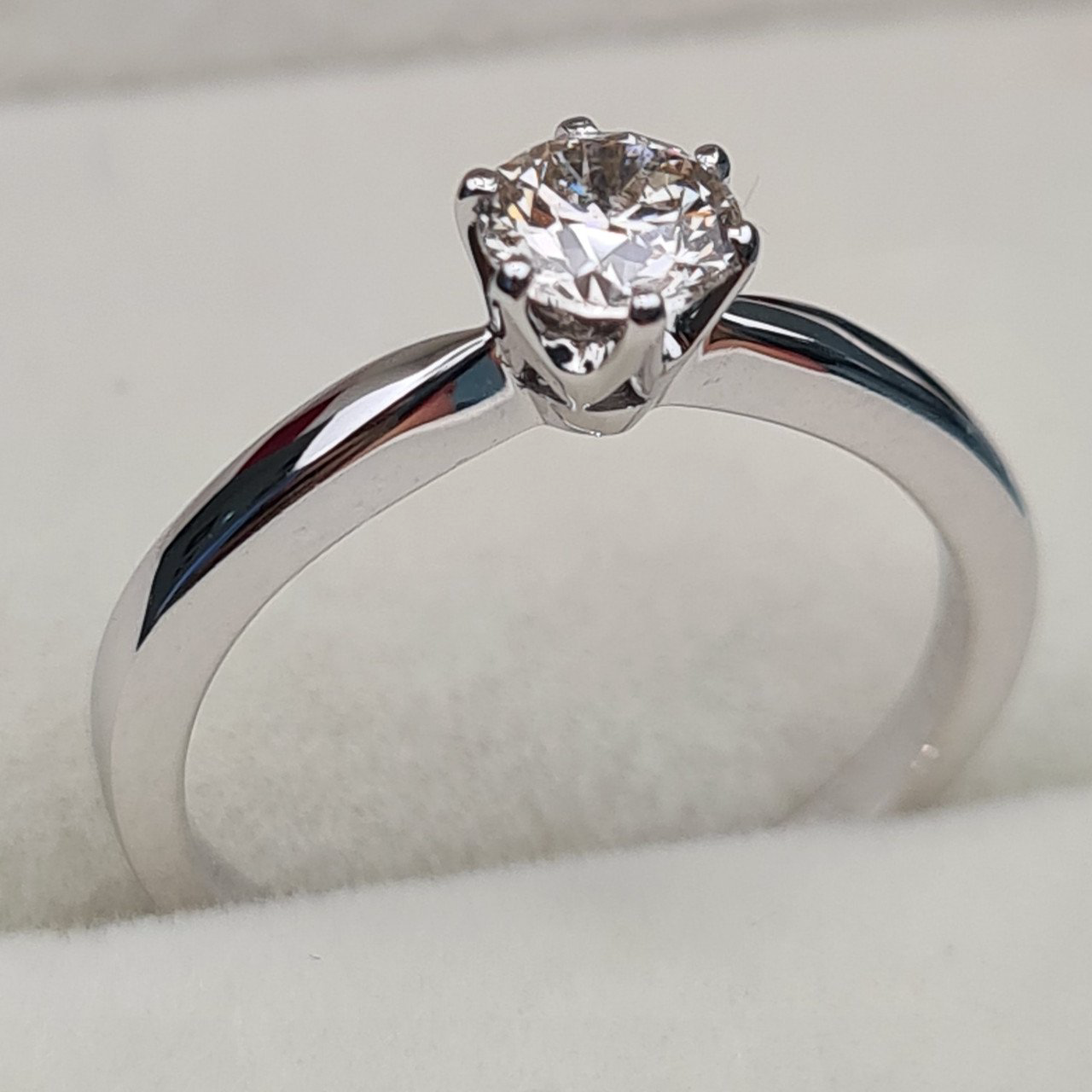 Кольцо Deimantas 97382753 17р 2,18гр 0,45ct. купить,NaN