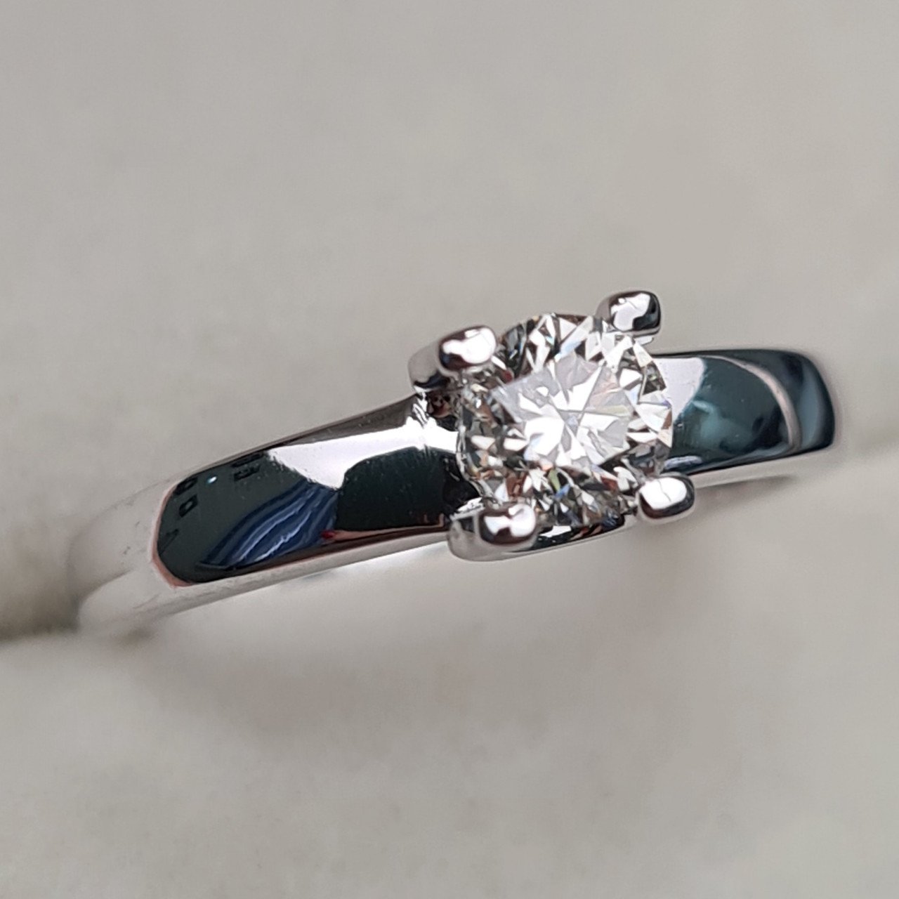 Кольцо Deimantas 97382760 16,5р 2,37гр 0,43ct. купить,NaN