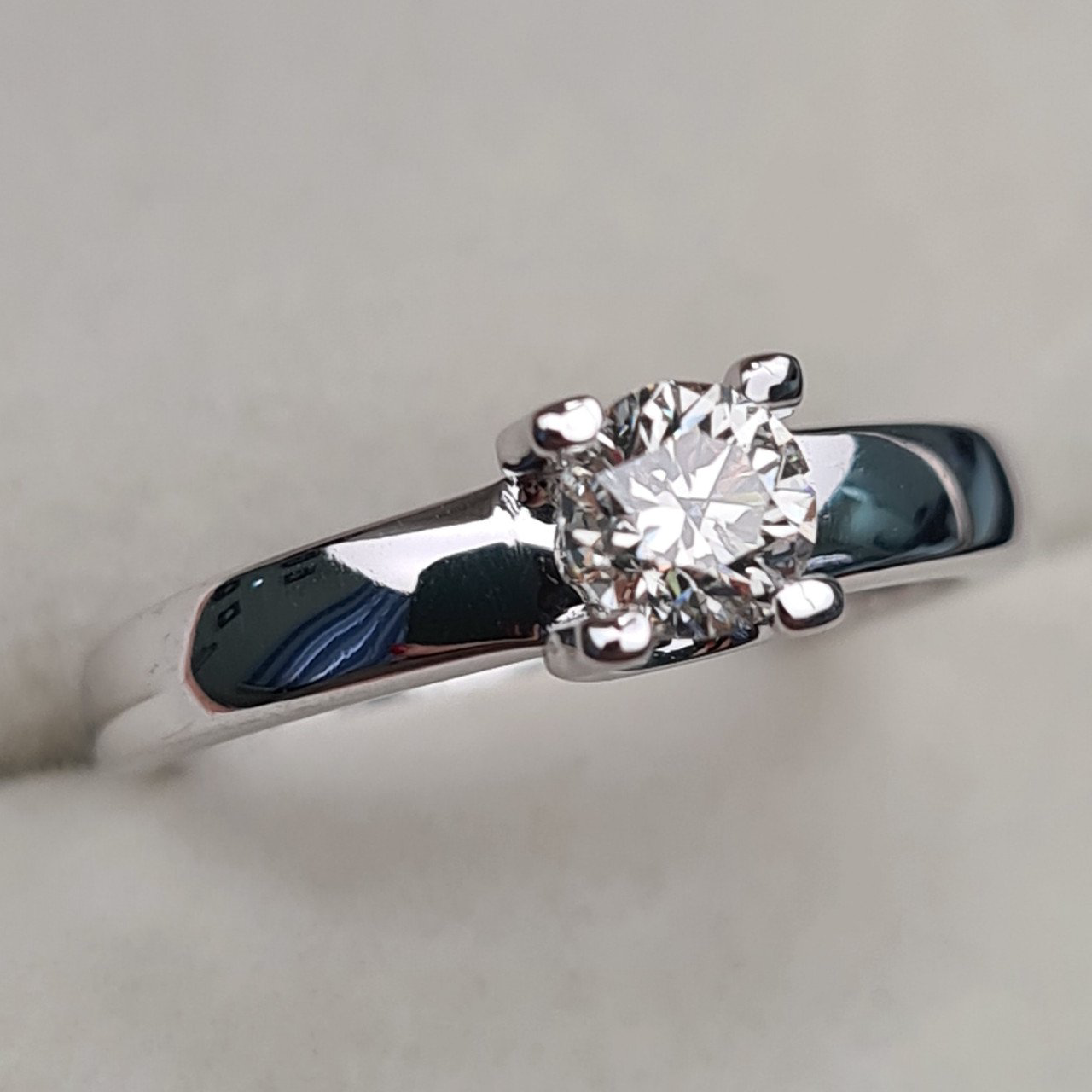 Кольцо Deimantas 97382760 16,5р 2,37гр 0,43ct. купить,NaN