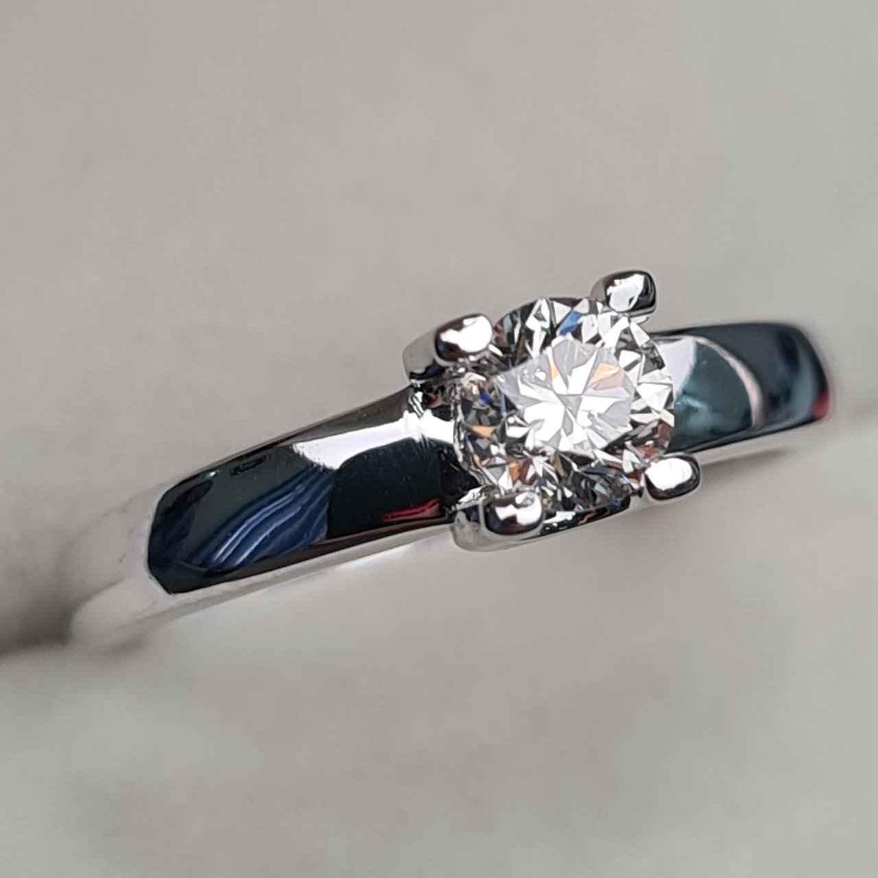 Кольцо Deimantas 97382760 16,5р 2,37гр 0,43ct. купить,NaN