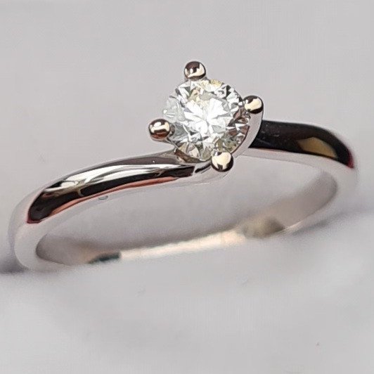 Кольцо Deimantas 95790236 16,51р 2,79гр 0,16ct. купить,NaN