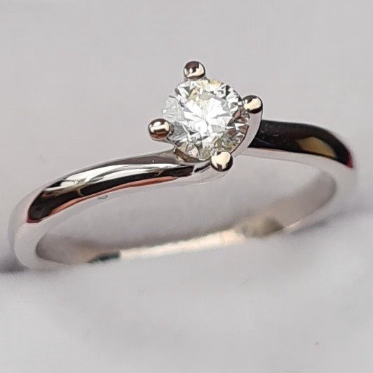 Кольцо Deimantas 95790236 16,51р 2,79гр 0,16ct. купить,NaN